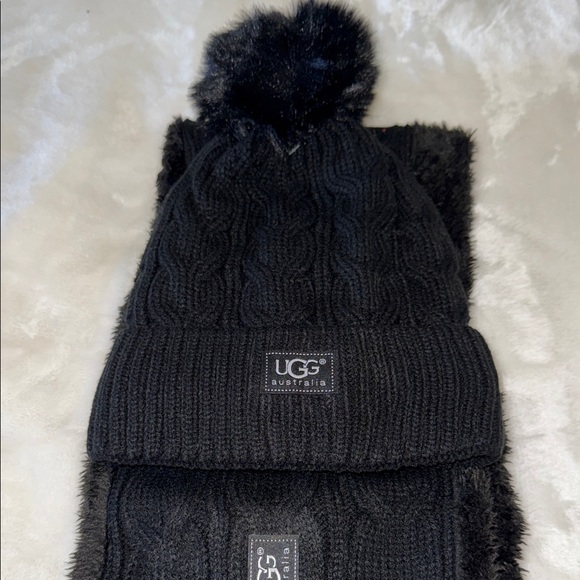 NWOT UGG Black Cable Knit Infinity Beanie and Scarf Set. - Picture 3 of 5